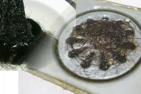 碎头发不好清理、教大家用硬纸加皮筋、一会就能看到碎头发聚集视频封面