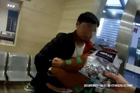 杭州妈妈才刚成年，19岁！一气之下丢下这对小宝贝！警察也蒙了！图片