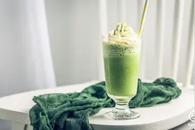 春风十里，不如你……亲手做的这杯抹茶星冰乐！视频封面