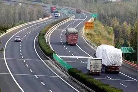 高速服务区停留5小时以上，如何避免交超时费？看看老司机怎么做视频封面