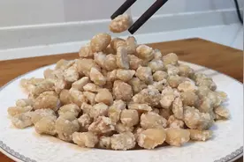 糖衣花生简单的做法，不油炸，锅里一煮，很酥脆！视频封面