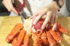 据说这才是帝王蟹的正确吃法！