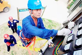 以前老电表，磁铁一靠近就不走了，如今智能电表遇到磁铁会怎样视频封面