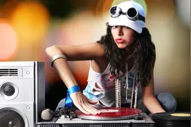 这首DJ歌曲听了一遍又一遍 就是听不够