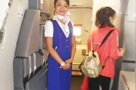 泰国空姐服务态度很好，微笑很美。视频封面