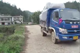 农村小伙迎亲车队，大货车去拉嫁妆，丈母娘会送多少视频封面