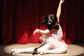 孙俪邓超为女儿再互逗，一个说女儿肥一个求放过视频封面