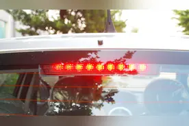 刹车灯不亮咋办？老司机支招，不去汽修店花冤枉钱，自己也能搞定视频封面