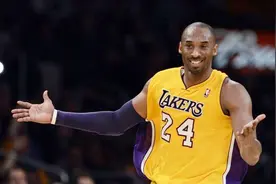 科比突破上篮却被裁判吹走步了，自己都笑了！视频封面