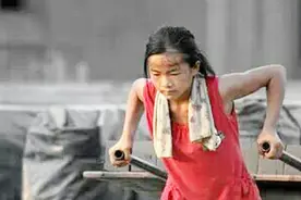 真正的社会神曲，歌词唱出整个社会现状，听得莫名心酸