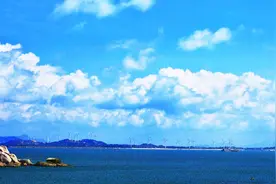 广东省的这个城市，明明距离香港深圳很近，为何总是发展不起来视频封面