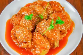 厨师长教你做最好吃的糖醋藕夹，肉馅劲道有嚼头，藕夹外脆里香视频封面
