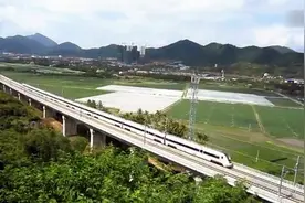 海南岛上的高铁动车 三亚至海口东D7316次通过田独特大桥视频封面