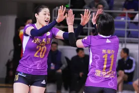 解说刚说天津女排没人替李盈莹分担，然后刘晓彤和杨艺就爆发了视频封面