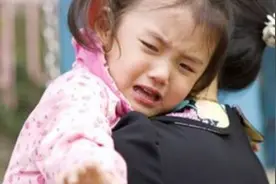 孕妇不要去抱宝宝，别说是迷信，都是有科学依据的！视频封面