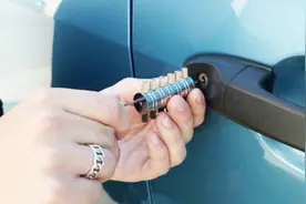 车钥匙丢了怎么办？老司机支招，有车的来看一下，以后可能用得上视频封面