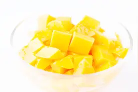 1分钟轻松给芒果去皮去核，这才是芒果的正确吃法，吃货必备技能