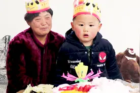爆笑！农村奶奶过生日，3岁宝宝说完这段祝福语，奶奶瞬间笑喷了视频封面