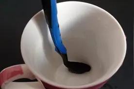 杯子有黄垢居然这么容易清洗，只需加点它，一分钟干净如新视频封面