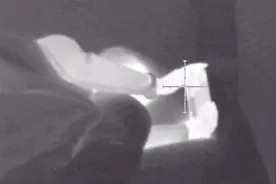 mark热成像看到一个妹子在床上玩手机然后……第53秒视频封面