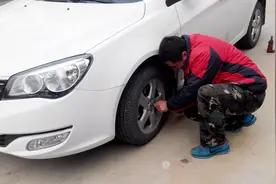 家用车的轮胎多久更换一次，记住这个数，无论磨损咋样都要更换了视频封面