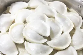 大米别再用来煮饭了，磨成面粉不用擀皮不用煮，蒸出米饺更好吃！视频封面