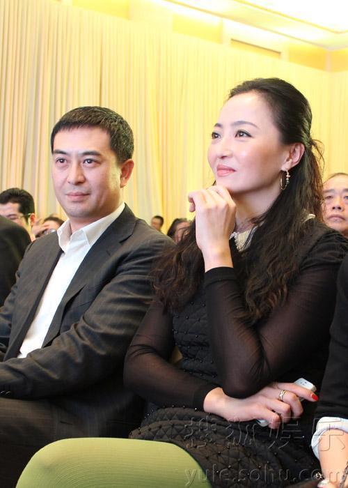 暗恋恩师王志文,后与央视名嘴闪婚闪离,二婚终获幸福(原华老公是谁)