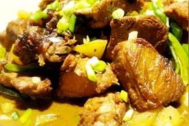 排骨最好吃的做法，加几颗土豆，大铁锅一炖，3斤根本不够吃！视频封面