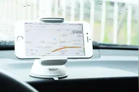 开车用手机导航，手机放哪个位置好？很多车主都放错了视频封面