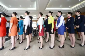 美少女大长腿 空乘专业面试现场直击视频封面