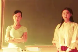 穿汉服去学校上课，被老师叫上台批评教育视频封面