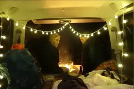 开着陆地巡洋舰去户外野营，约个美女一起，一撩一个准！