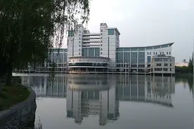 湖北工程学院，校园很大很漂亮！