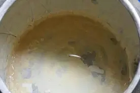 锅底水垢太多损害我们的身体健康，教你一招轻松去除锅底水垢污垢视频封面