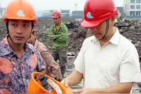 为什么在工地，老板的帽子一定要是红色的？看完可算明白了