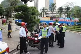 云浮交警多地严厉打击摩托车、电动车交通违法行为！图片
