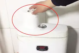 厕所小卫生纸没地方放，看过这个视频，立马解决家庭被困扰的问题