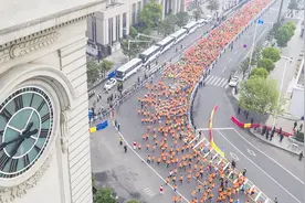 汉马为什么这么火？跑友：跑过25次马拉松，汉马补给最大方视频封面