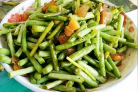 家常菜——豇豆炒腊肉，好吃入味。大家都会炒的哦！视频封面