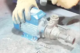 报废水泵改造小型便携水泵，手电钻轻松驱动