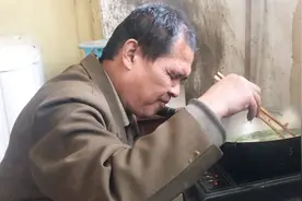 一碗面，一杯酒，看农村盲人跟聋哑媳妇，怎样度过美好一天？视频封面