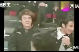 谢霆锋在陈冠希与张柏芝中间唱《香水》一旁的王菲眼神里充满故事视频封面