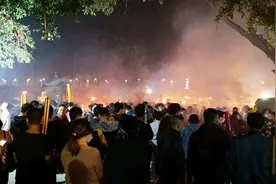 又到农历初一，南宁五通庙人多到迈不开脚