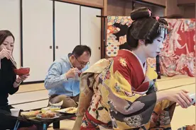 揭日本舞妓神秘面纱，陪客人喝酒表演舞蹈，真实跟你想象的不一样视频封面
