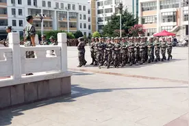 我就喜欢这种挑事的教官 哈哈