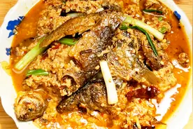 干鱼仔怎样煮才好吃？农村姑娘教你个奇特的做法，看得我流口水了视频封面