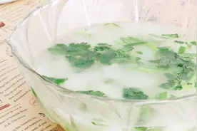 教你做暖胃的老黄瓜汤，做法超级简单！视频封面