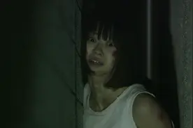 几分钟看完《住宅之恐怖》，美女竟被变态，囚禁在墙缝之中！视频封面