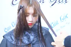 大圆脸妹子嫌直发不瘦脸，烫了款发尾卷脸是小了可头发短了！