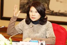 董明珠打造的第一款电动车终于面世，续航500公里，被京东抢购视频封面